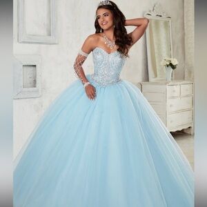 HOUSE OF WU FIESTA GOWNS Size 4 Blue Beaded Strapless Sweetheart Neckline Gown